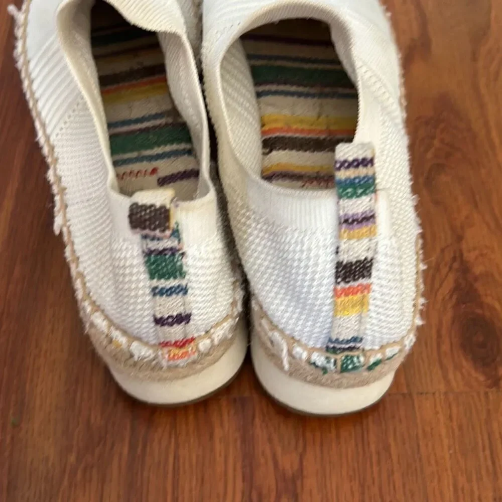 Sugar cream espadrille closed toe slip on shoes size 7